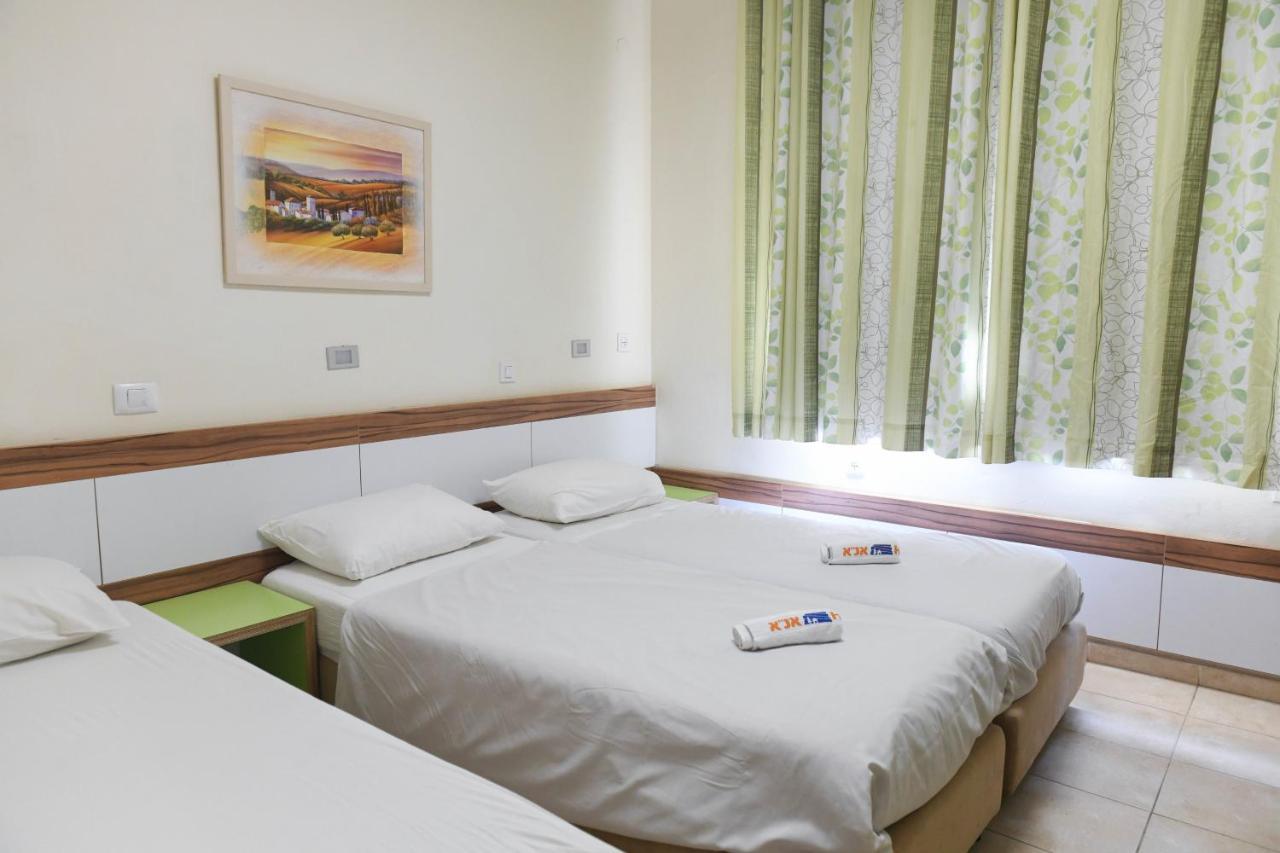 Hi - Karei Deshe Hostel Khirbet Minim Ngoại thất bức ảnh